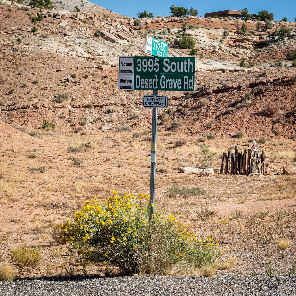Desert Grave and NotomBullfrog Intersection, Capitol Reef… Flickr