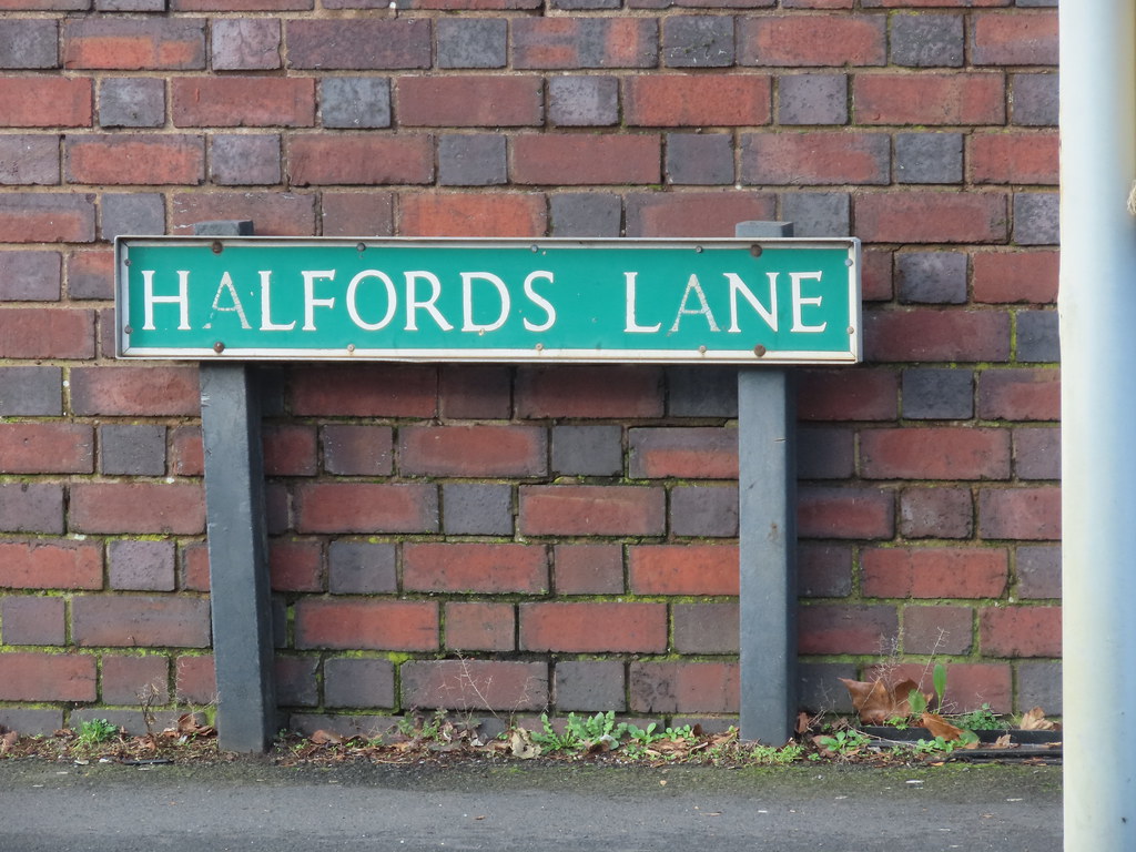 Halfords Lane, Smethwick road sign Road signs in Smethwi… Flickr