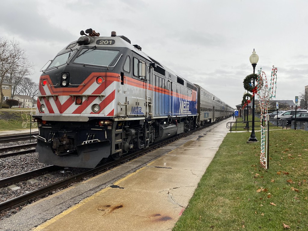 Metra 201 Westmont IL Chicagobound Metra train pauses at … Flickr