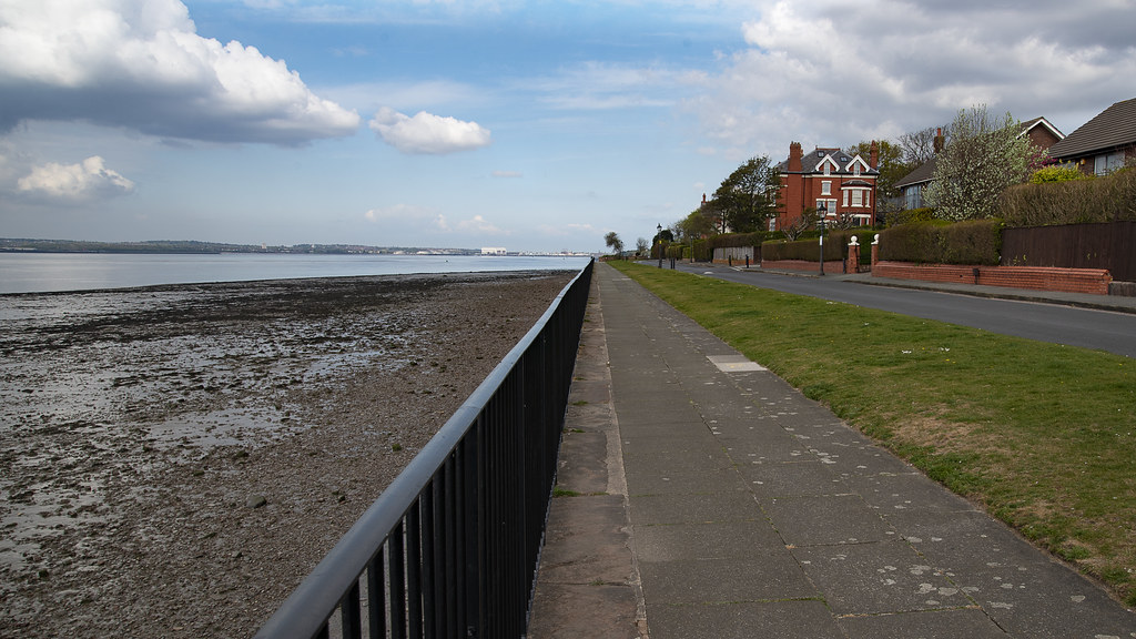 Cressington Park Promenade Taken in the early afternoon on… Flickr