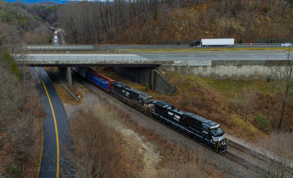 NS 127. Shawsville, VA. A new AC44C6M rebuild is in the le… Flickr