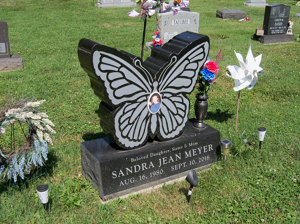 OH Loveland Evergreen Cemetery 2 Evergreen Cemetery in L… Flickr