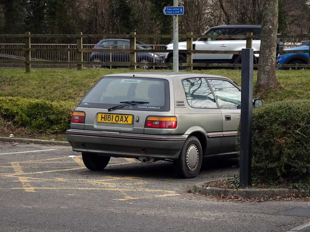 Toyota Corolla Estate, Pets at Home, Retail Park, Cwmbran … Flickr