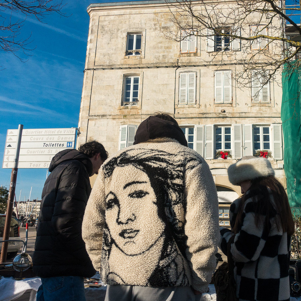RX100B6630 La Rochelle Place de la Motte Rouge Daniel Guérin