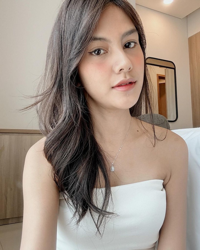 Follow me Follow me Aiu Astria Flickr