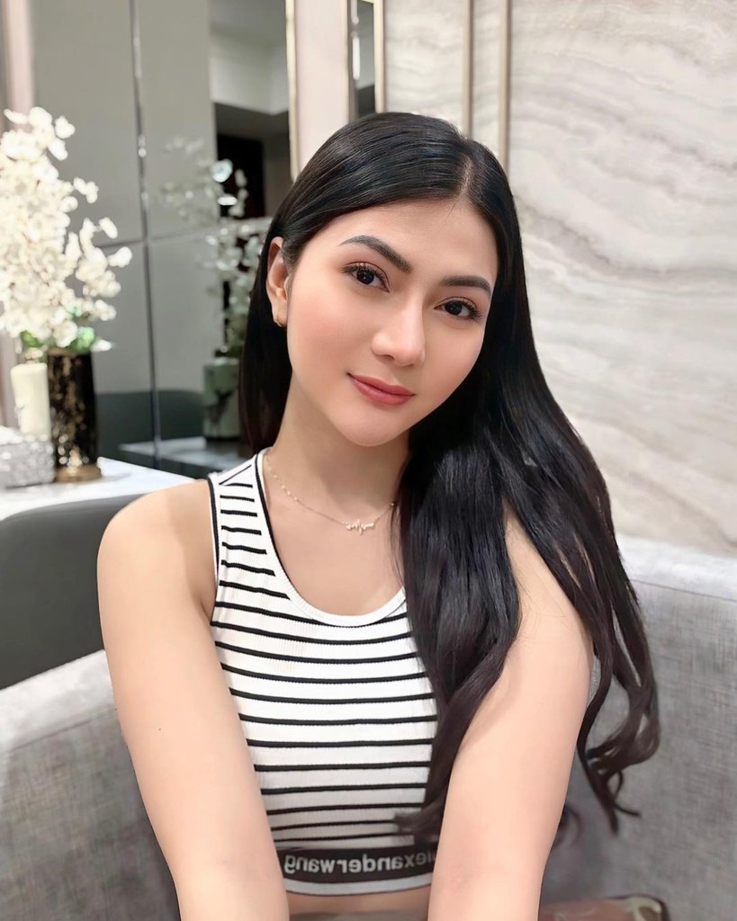 Follow me Follow me Aiu Astria Flickr