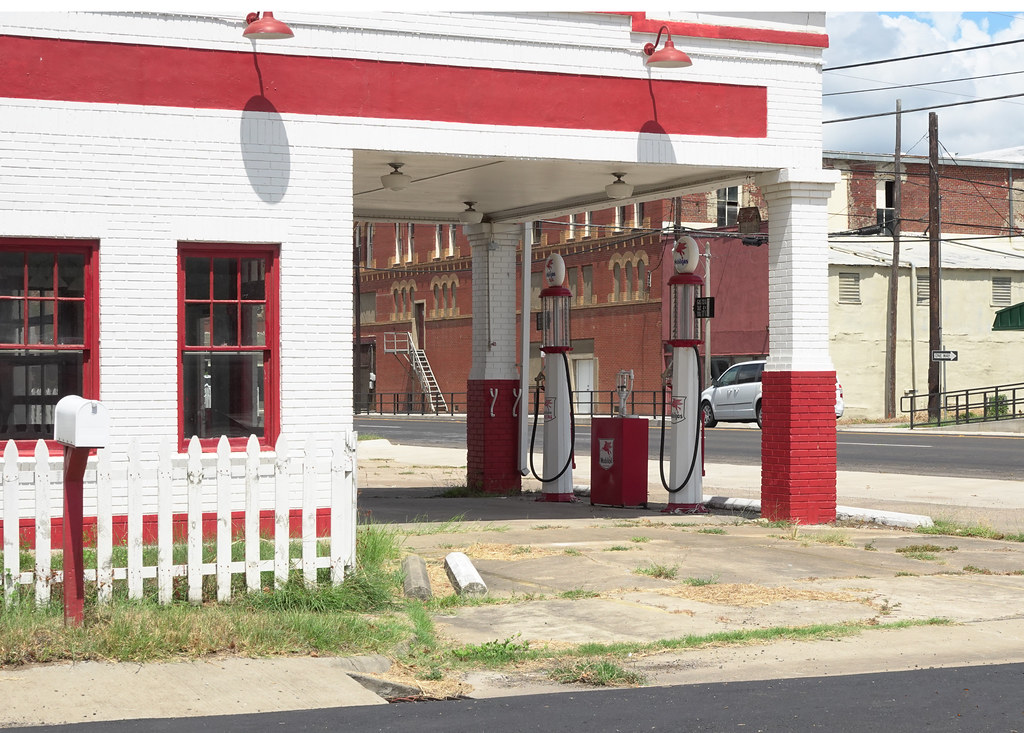Smithville30 Old Mobile Gas station Weldon Photo's Flickr