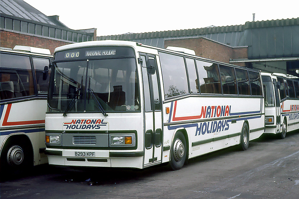 405A33 London Country BS TPL93 (B293 KPF), a 1984 Leyland … Flickr