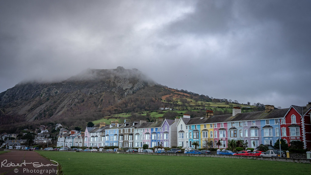 Llanfairfechan Colourful houses. Penmaenmawr quarries behi… Rob