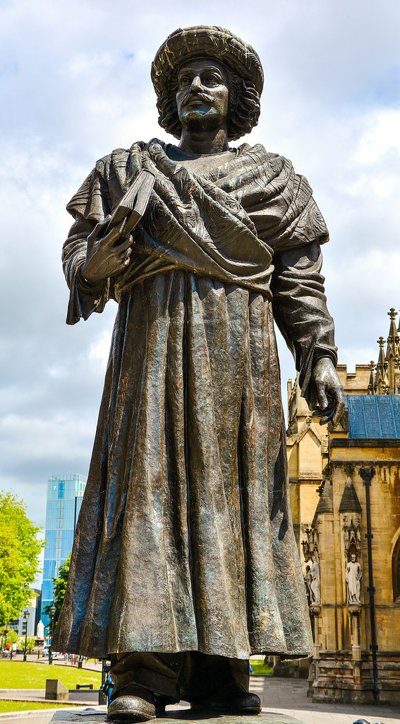 Raffles, Wallich statues in Fort Canning Singapore does not glorify