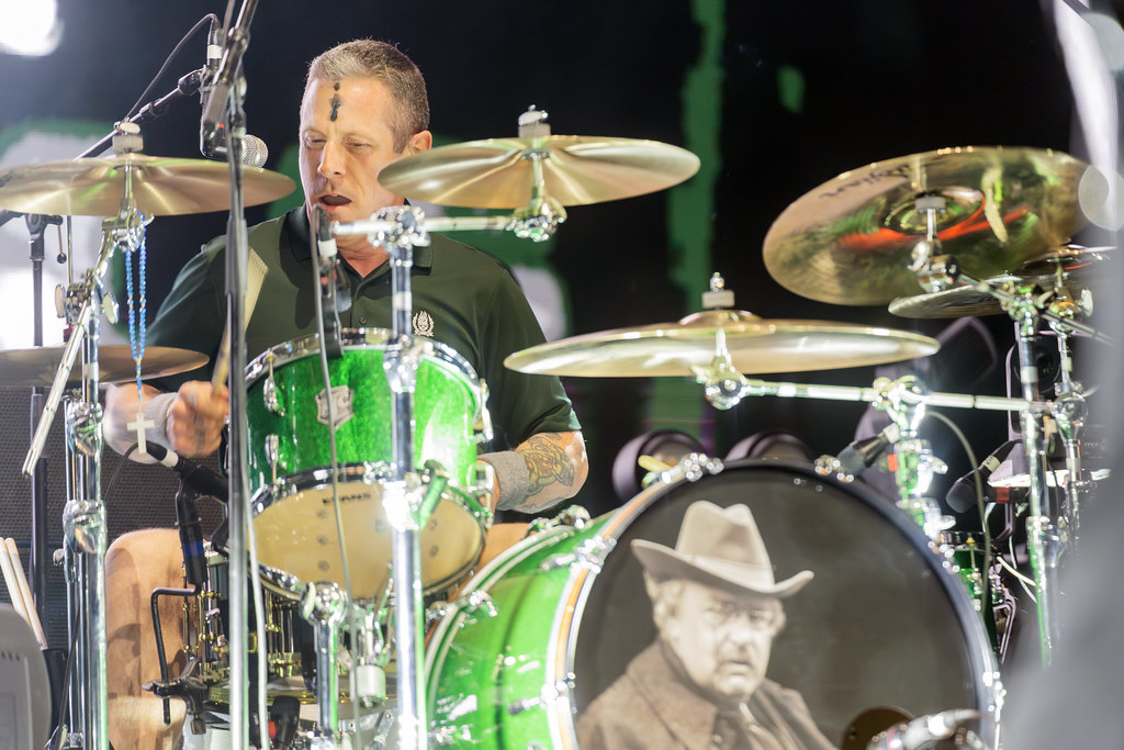 DSC08741 Dropkick Murphys Matt Kelly, plays the drums du… Flickr