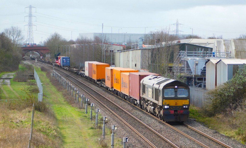 66779 BartonunderNeedwood, Staffordshire GB Railfreigh… Flickr
