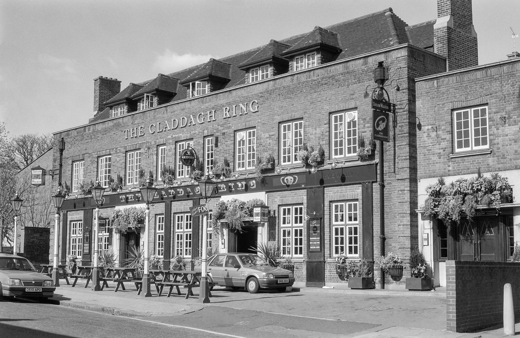 The Claddagh Ring, pub, 10 Church Road, Hendon, 19… Flickr