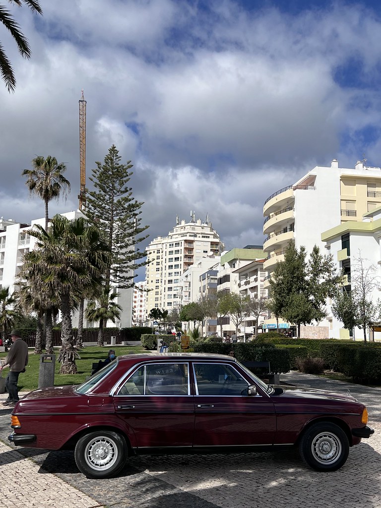 Armação de Pêra Car Show. Mercedes W123 David Irvine Flickr