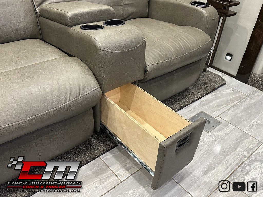 2021renegadeclassic45cbf600hpmotorhomeforsalesleep… Flickr