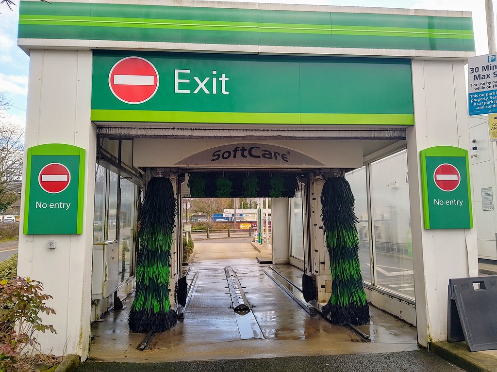 BP car wash, Orpington Washtec Softcare2 Pro with green st… Flickr