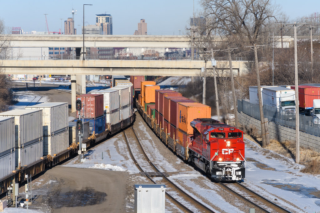 CP 7042 SD70ACU 198 Saint Anthony Park, MN Running on … Flickr