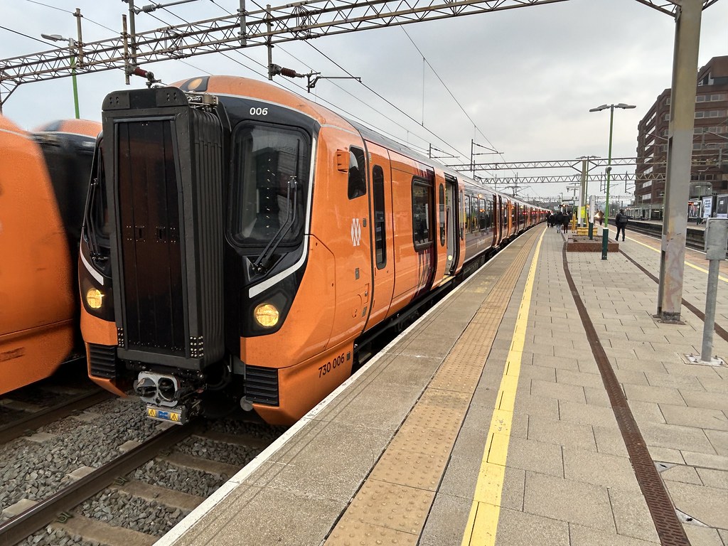 WMT • 730 + 730 2K45 1639 London Euston to Milton Keynes C… Gage 75