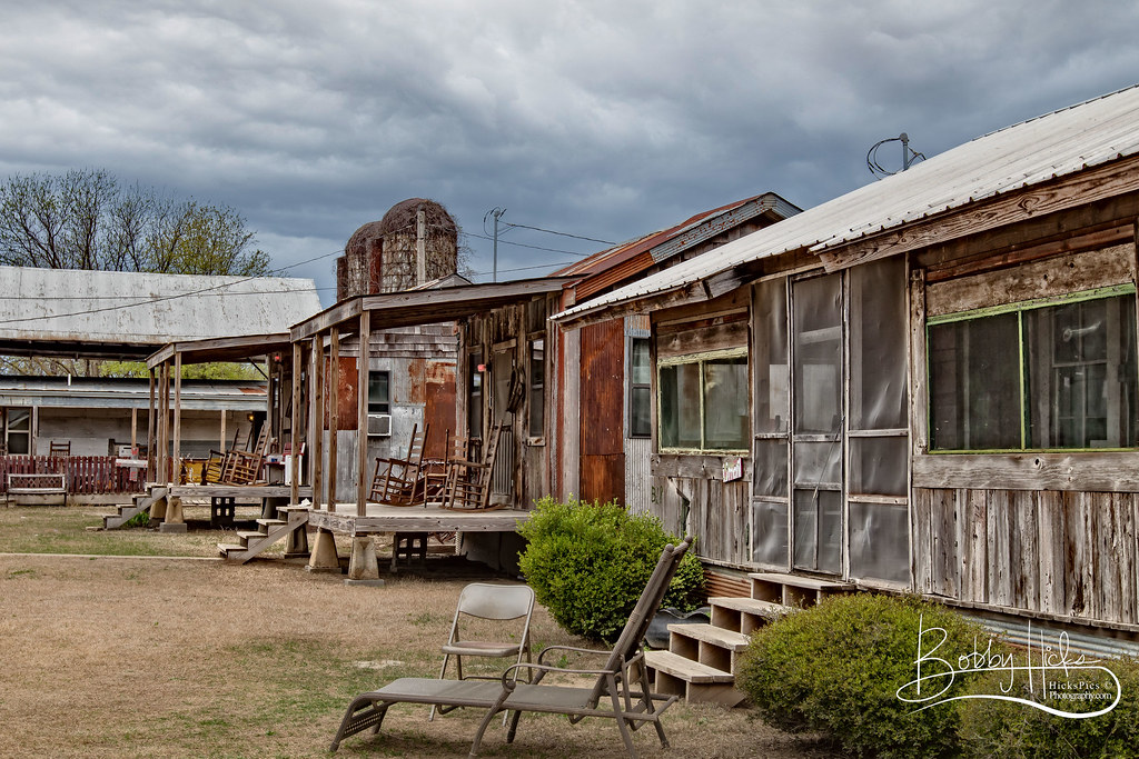 IMG_0881Em Shack Up Inn near Clarksdale, MS. Bobby Hicks Flickr