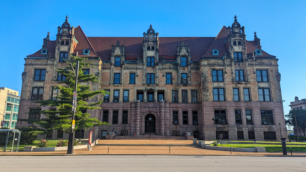 City Hall St. Louis, Missouri The St. Louis City Hall in… Flickr
