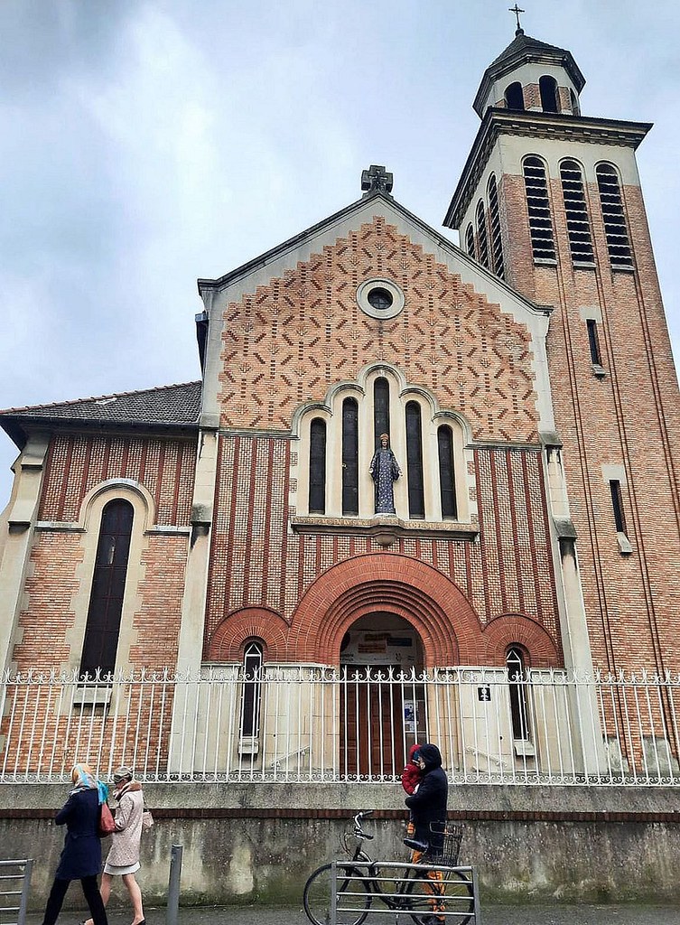 Notre Dame de Pontmain....... La belle église Notre Dame d… Flickr