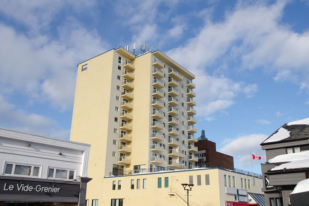 Édifice à logement sur la rue StGermain à Rimouski. Flickr