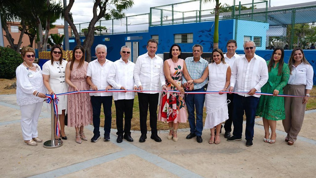 La primera dama Raquel Arbaje y el ministro Ito Bisonó inauguraron el