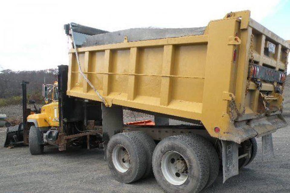 Town of Pitcher, NY 2001 Mack RD688S dumpplow truck No.… Flickr