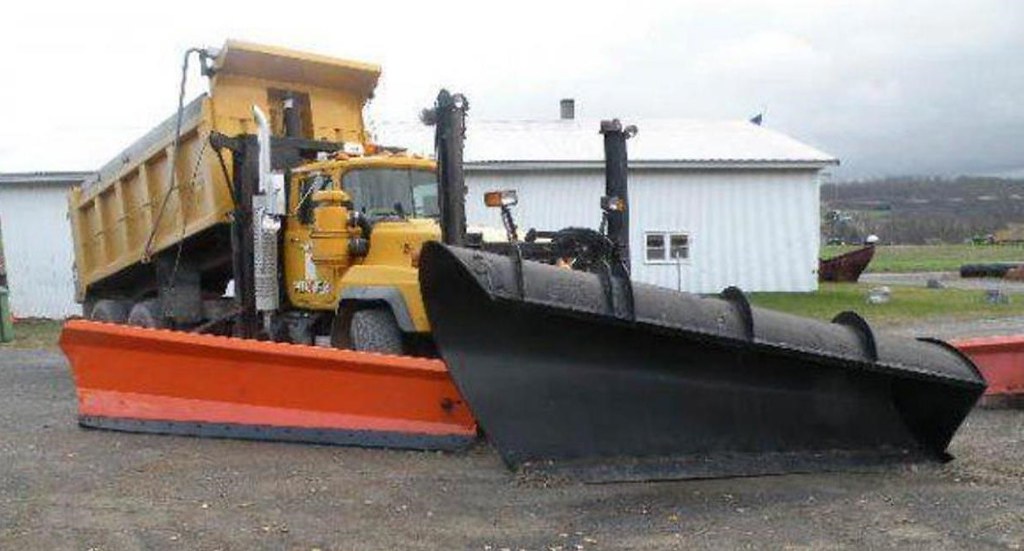 Town of Pitcher, NY 2001 Mack RD688S dumpplow truck No.… Flickr