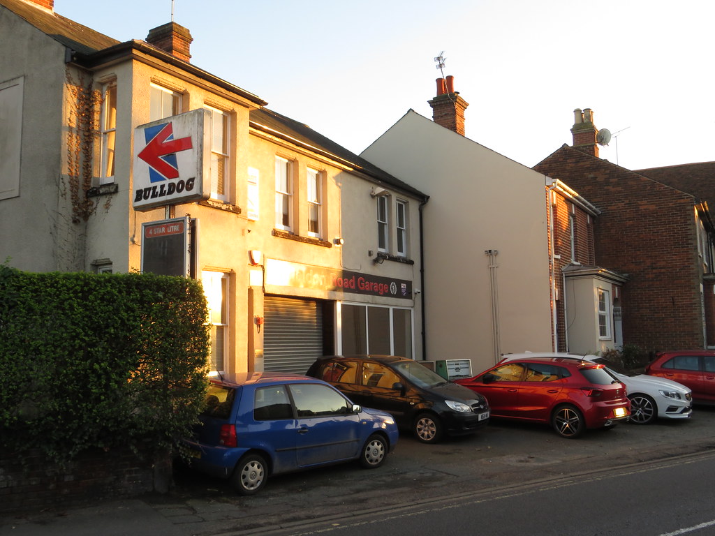 Former Bulldog and Anglo Maldon Road Garage, Colchester,… Flickr