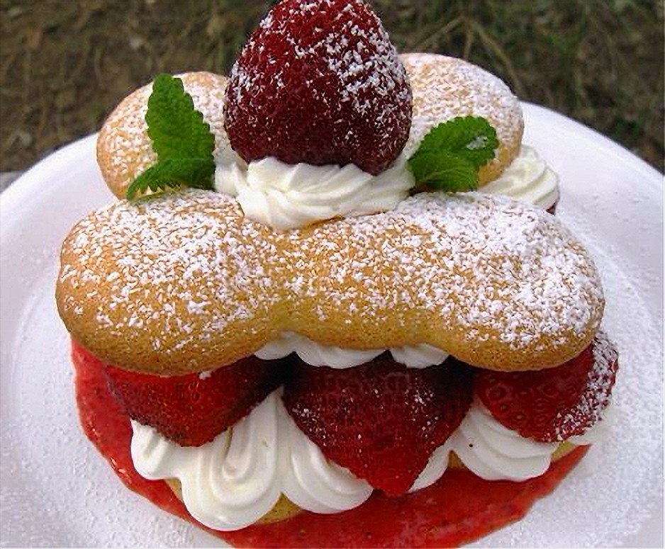 Lady FInger Strawberry Shortcake with Cream Ripe, red stra… Flickr