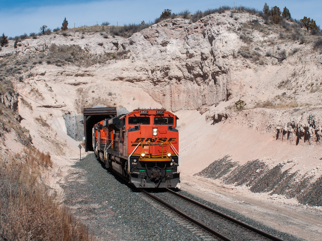 H LAUDEN East BNSF’s H LAUDEN shoots into Guernsey WY goin… Flickr