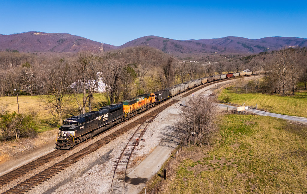NS 815. Wabun, VA. An ACe leads hopper train NS 815 westbo… Flickr