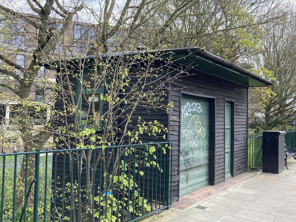 The old taxi cab ,drivers rest/tea room ,Rosslyn hill ,Ham… Flickr