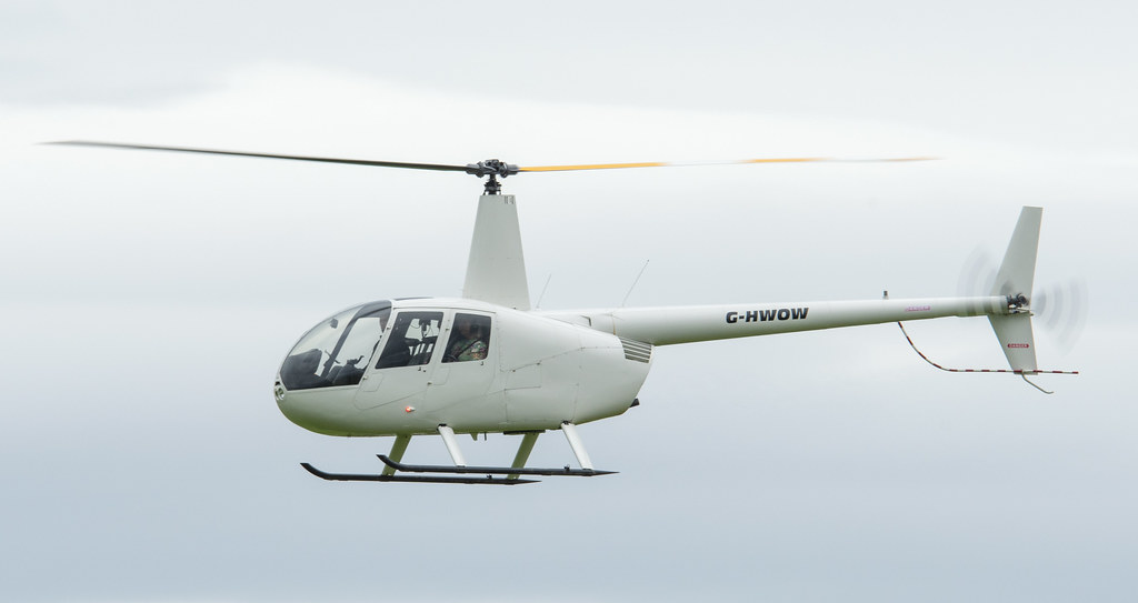 GHWOW Robinson R44 Clipper GHWOW on approach to Aintree … Flickr