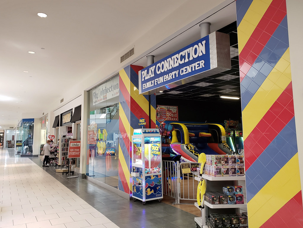 Former KB Toys at Jefferson Valley Mall The Caldor Rainbow Flickr