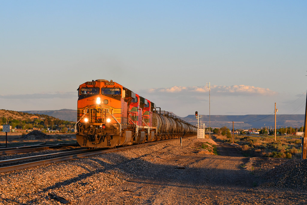 Bnsf 5733 West of Belen New Mexico route 66 joins up with … Flickr