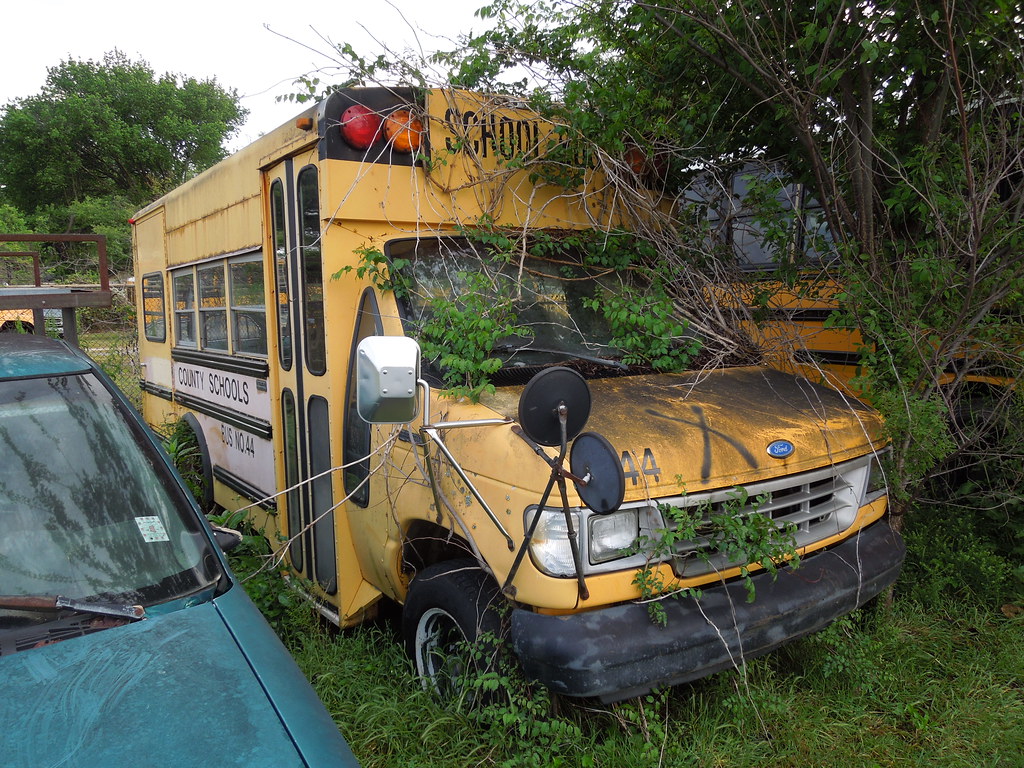 Tunica County School District 44 Bus lot Tunica, MS. Bus… Flickr