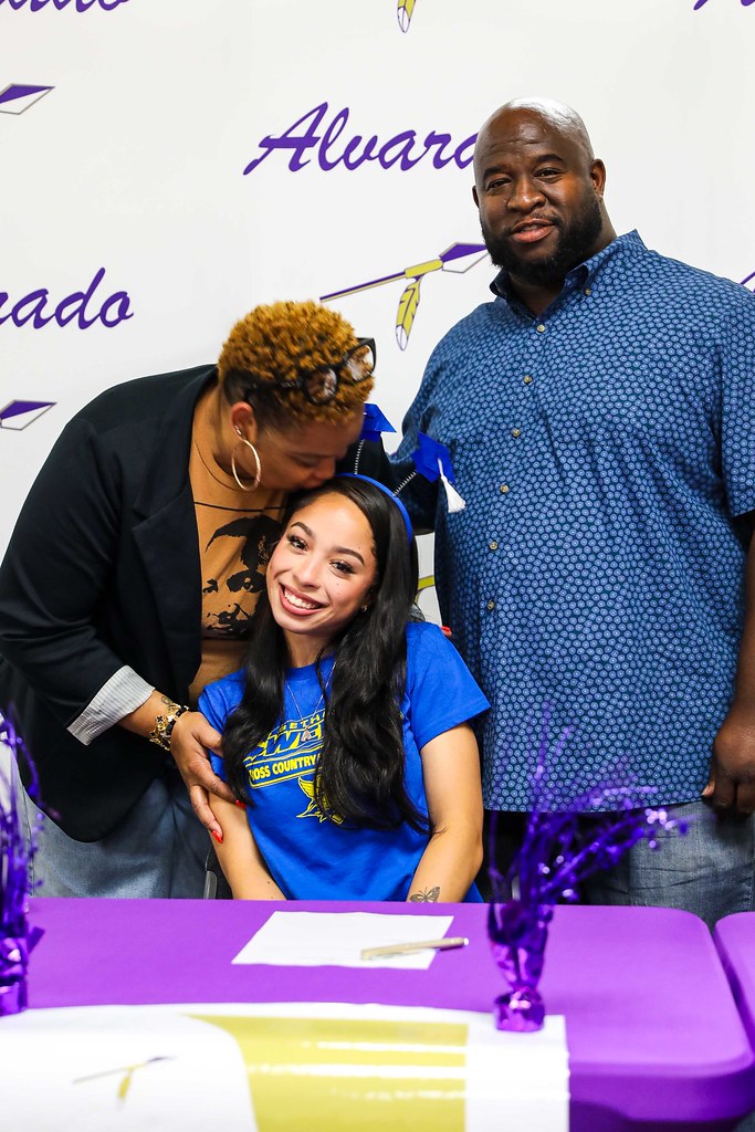 signing9 Alvarado ISD Flickr