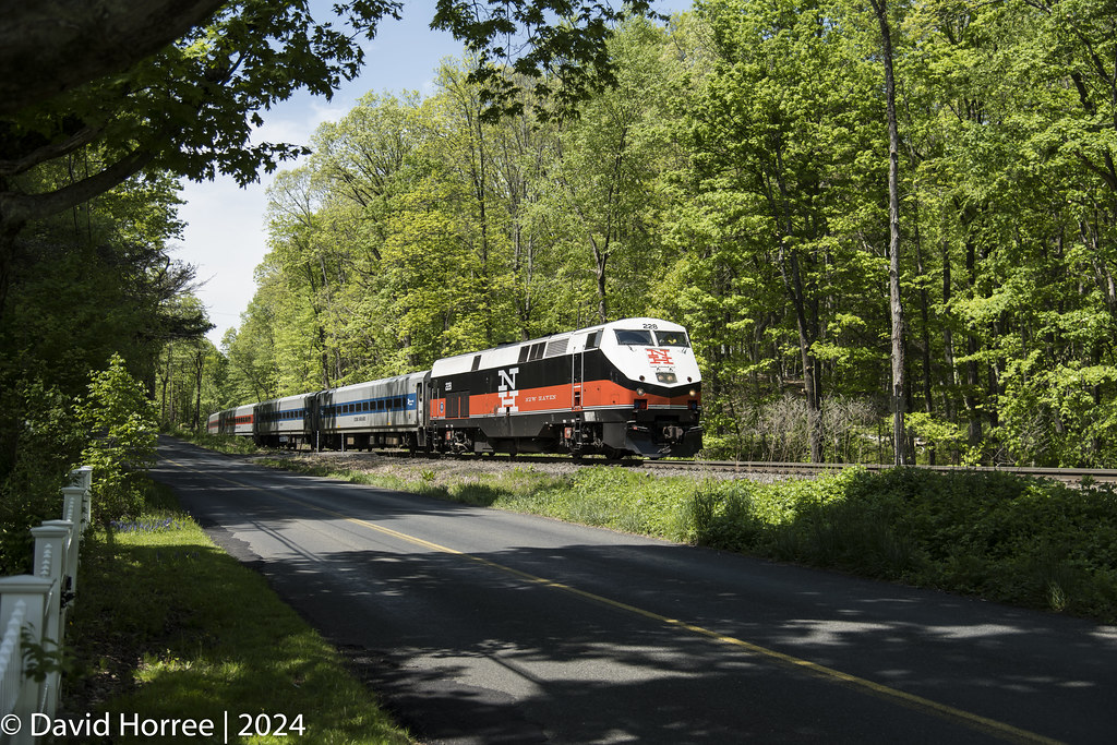 Metro North Train 1816 at West Redding, Connecticut. Flickr