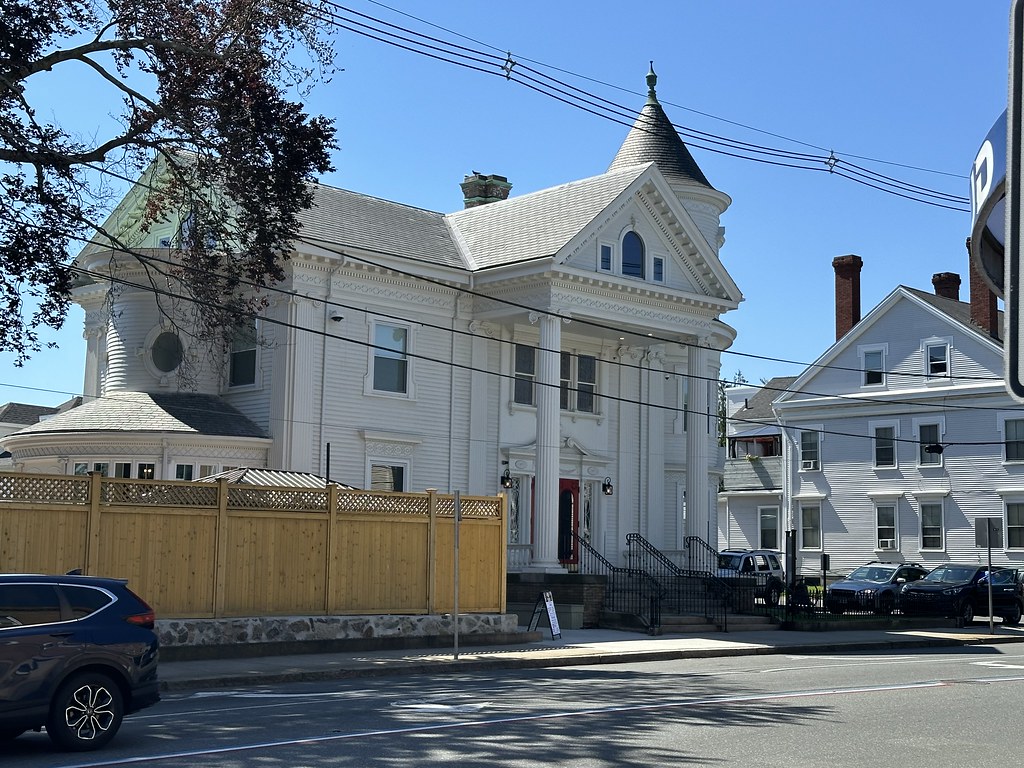Old House. Peabody, Massachusetts. devtmefl Flickr