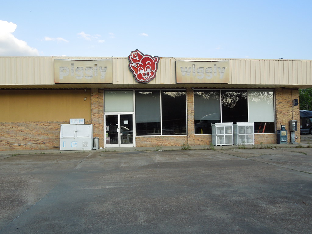 former Piggly Wiggly, Coffeeville, MS Harvestman Man Flickr