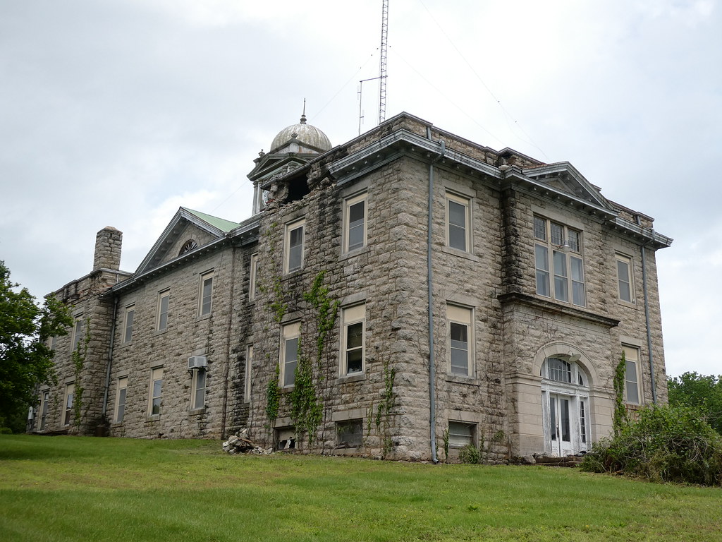 Old Miller County Courthouse Tuscumbia, MO_P1400672 Flickr