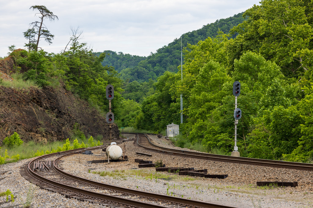 NS RR Signals EAS Bradshaw, VA rivannarailfan Flickr