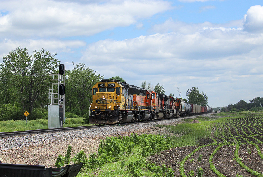 BNSF 162 near Benson, MN A GP60 leads the LTW66… Flickr