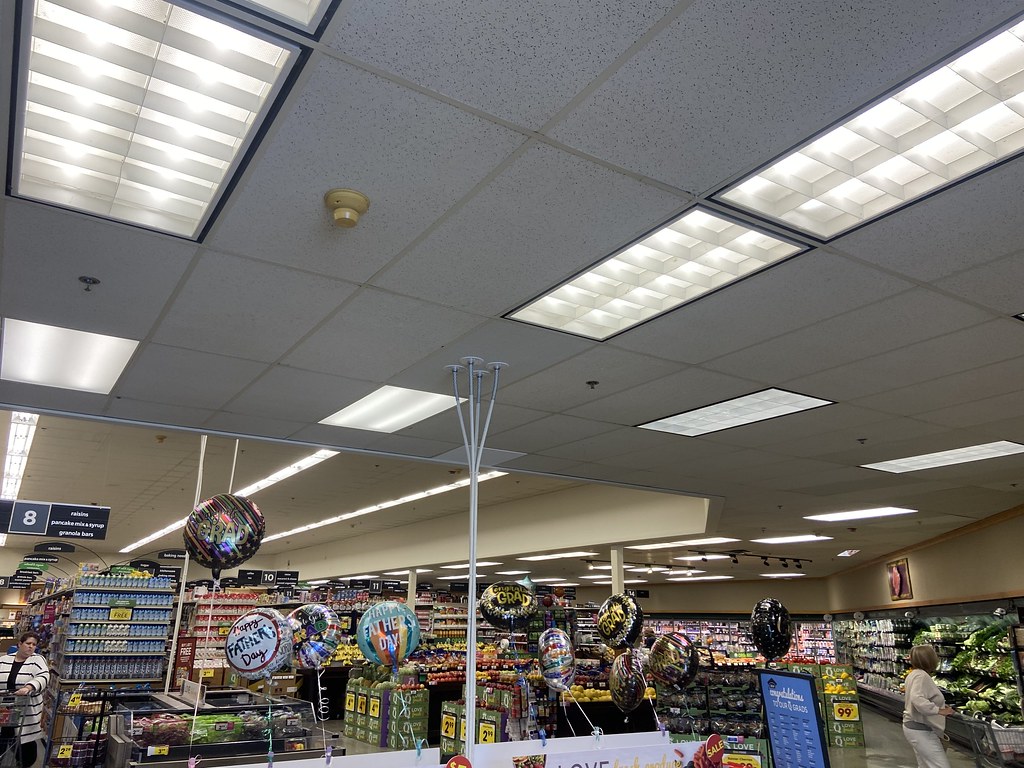 QFC 827 Coal Creek Marketplace Newcastle, WA QFC with old… Flickr