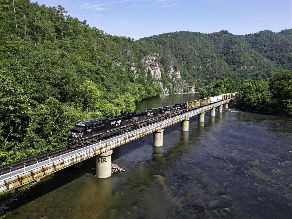 135 at Weavers Bend Westbound 135 is running hours behind … Flickr