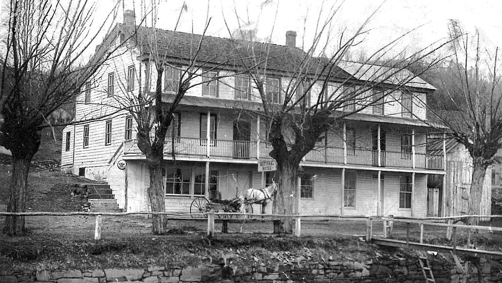 1906150 Port Trevorton's National Hotel, about 1906. Note… Flickr