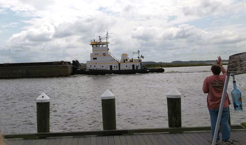 Tugboat "Hoss" Passing Vienna, Maryland Built in 1962, by … Flickr