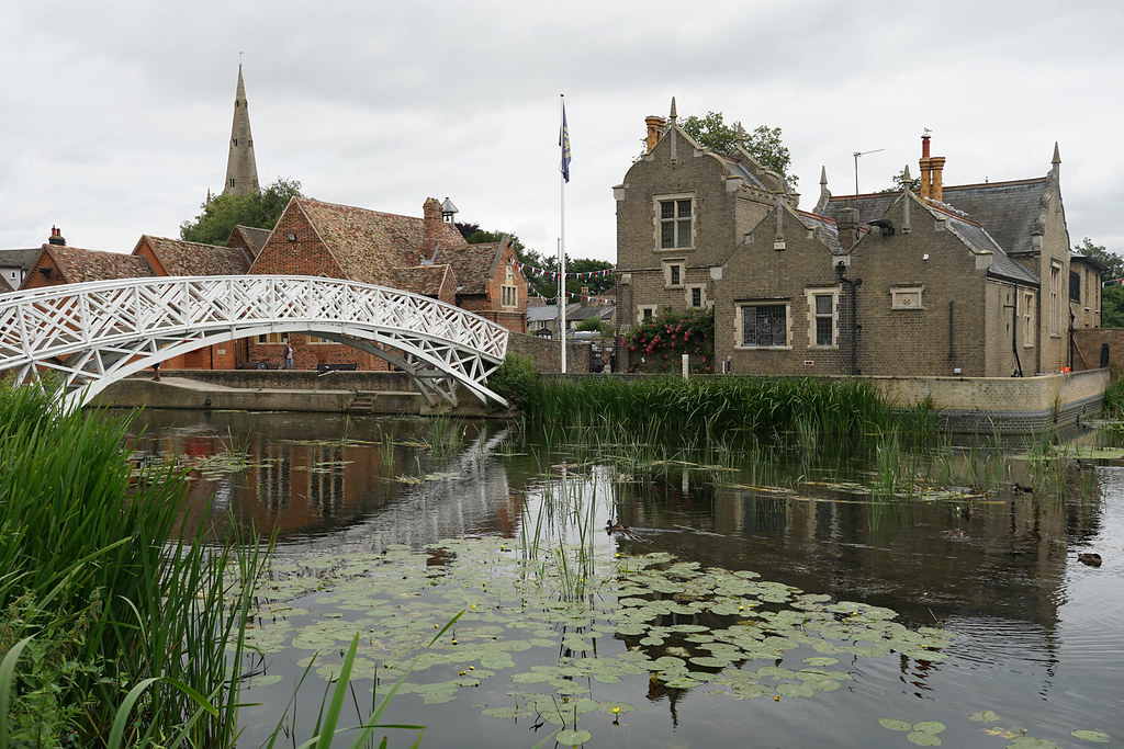 Gloomy weather at Godmanchester The Great Ouse and the Chi… Flickr
